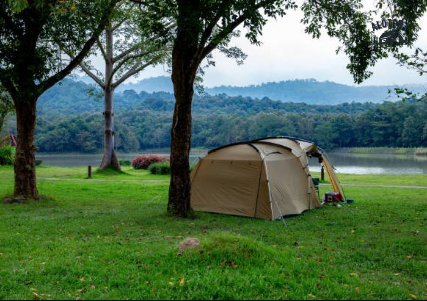 Cắm trại gần hồ ở Đồng Nai