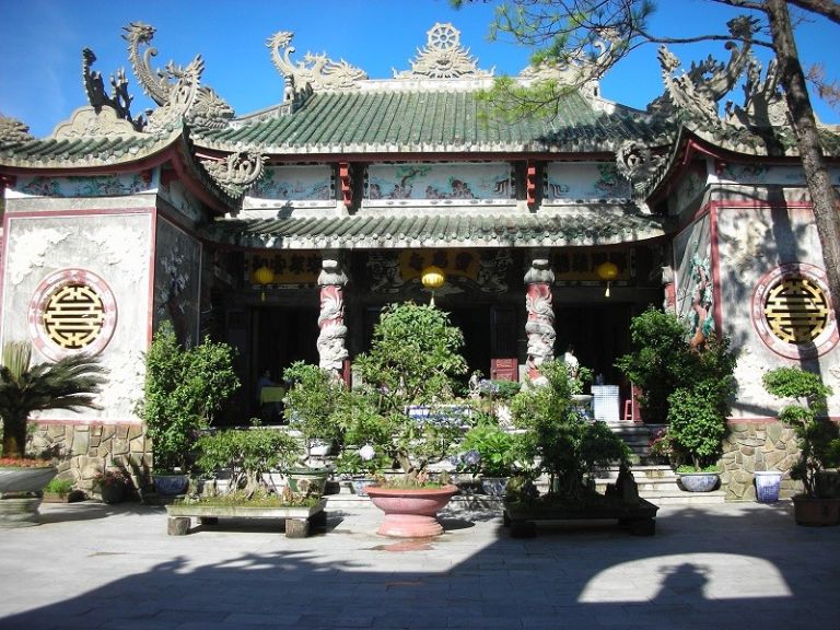 Ngôi chùa Linh Ứng 